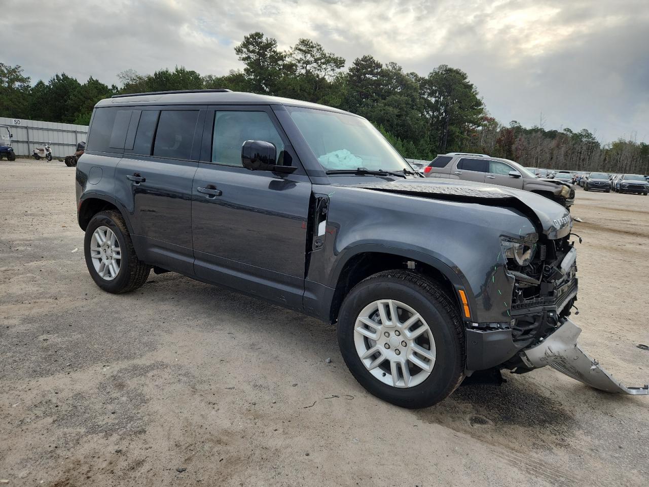 2025 LAND ROVER Defender