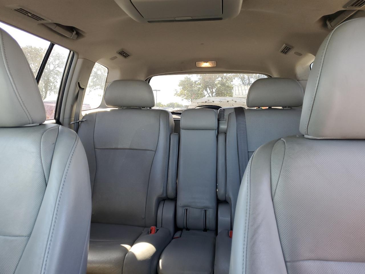 2011 TOYOTA HIGHLANDER