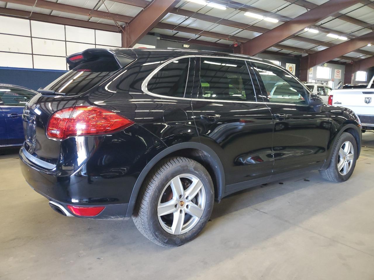 2011 PORSCHE CAYENNE