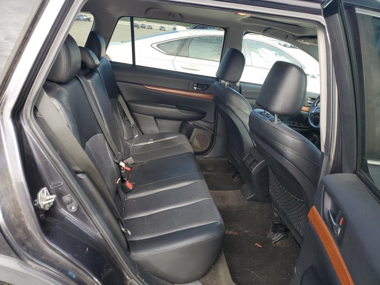2013 SUBARU Outback