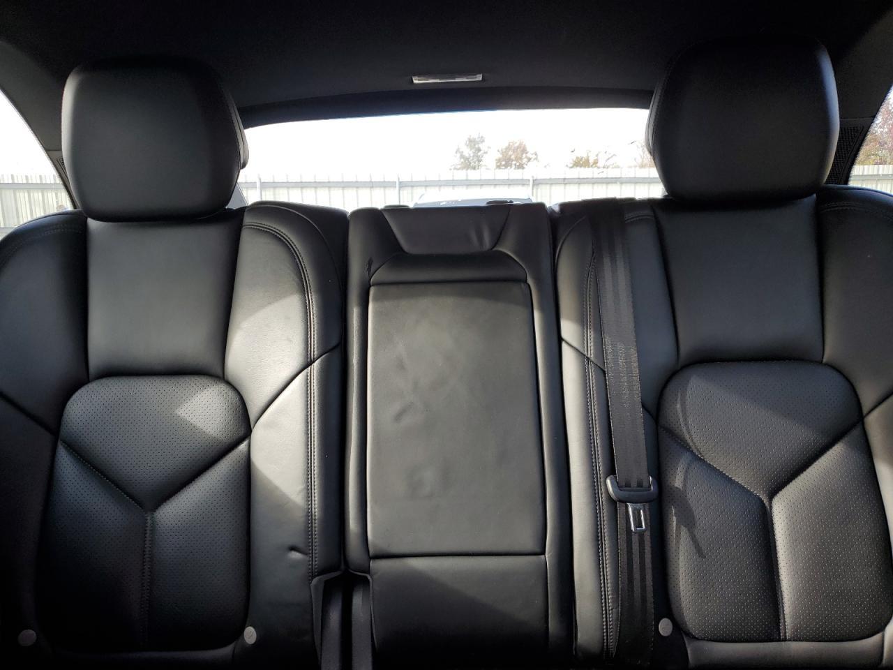 2016 PORSCHE CAYENNE