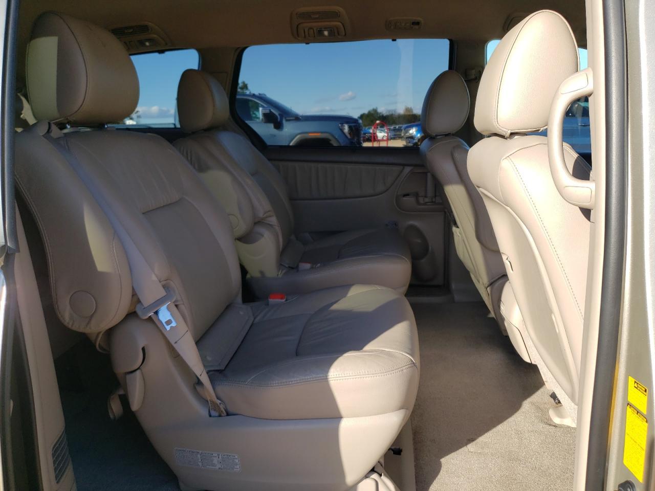 2009 TOYOTA SIENNA