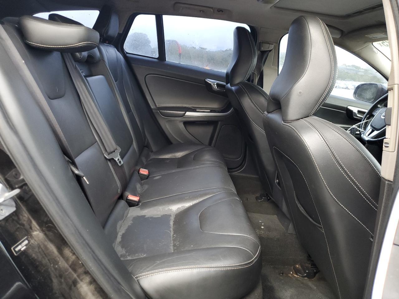 2018 VOLVO V60