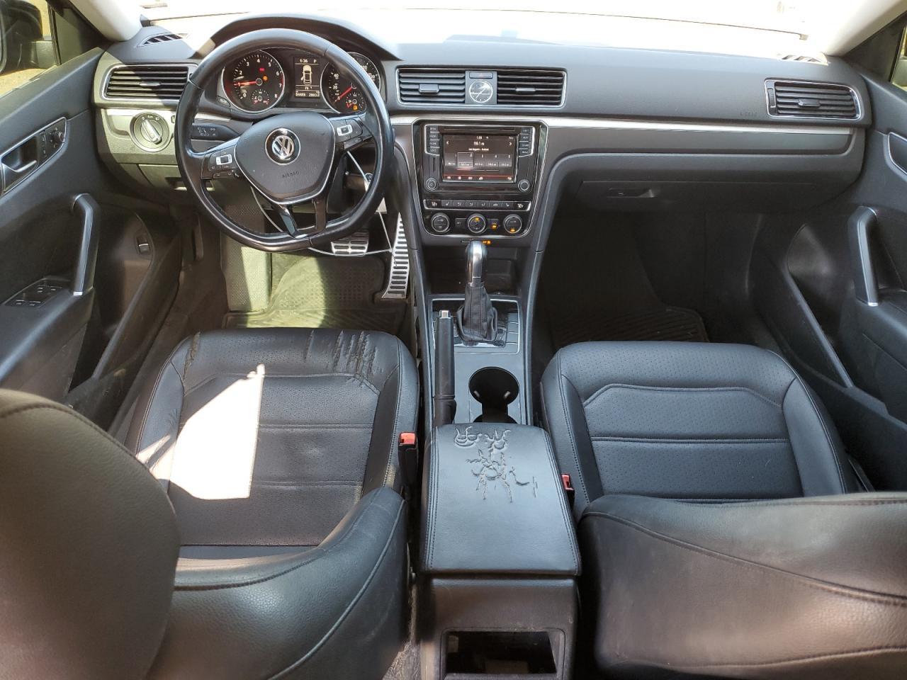 2017 VOLKSWAGEN Passat