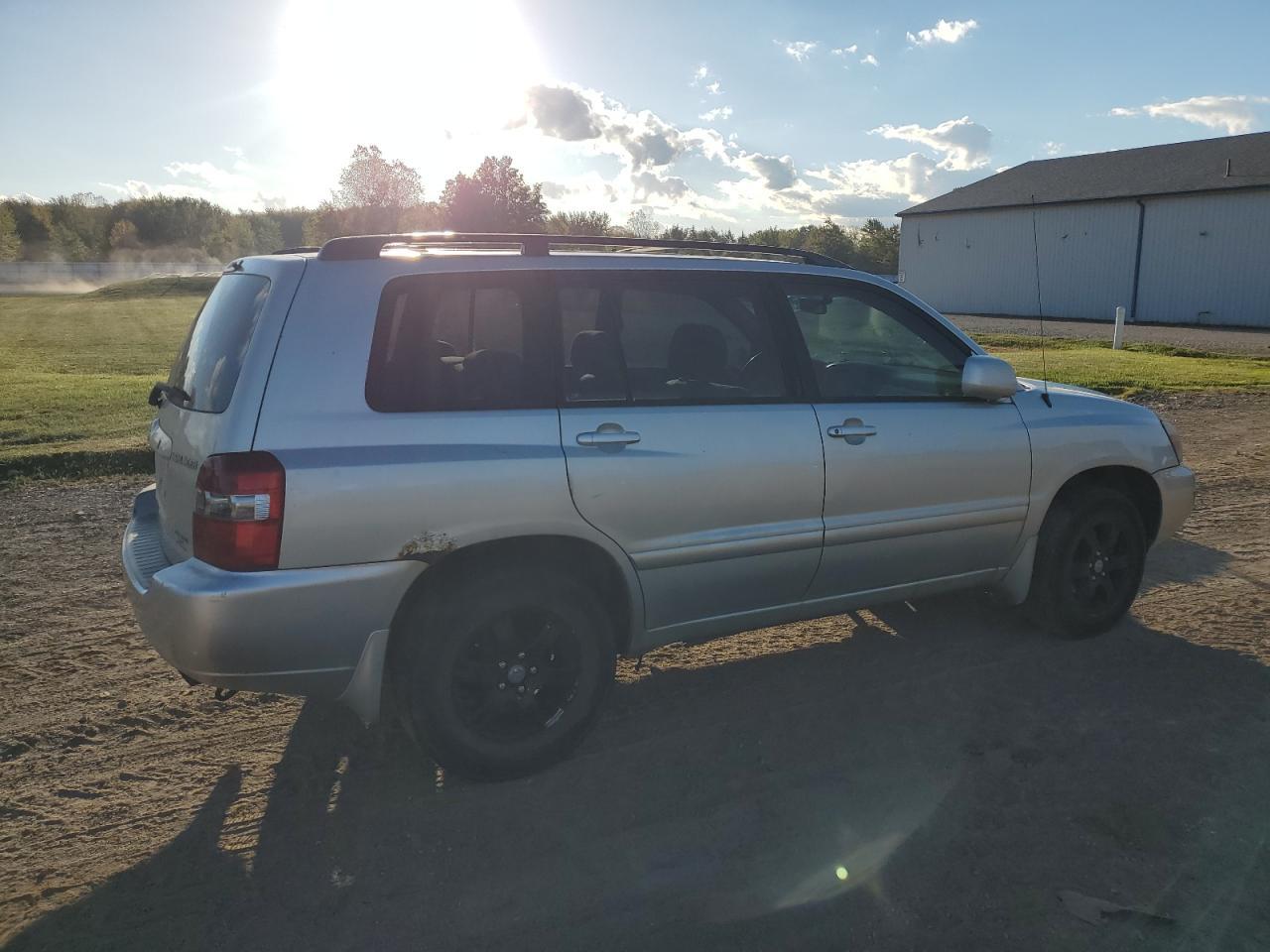 2004 TOYOTA HIGHLANDER