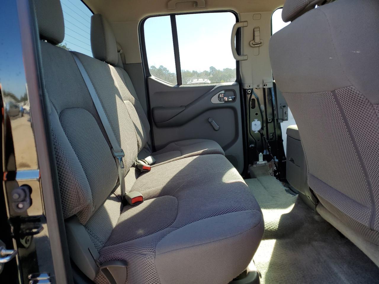 2016 NISSAN Frontier