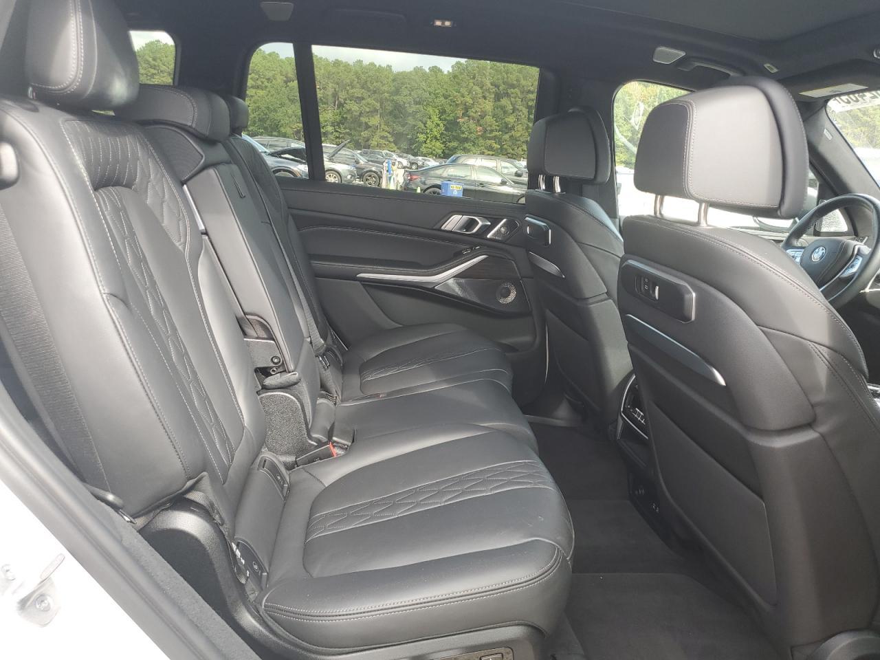 2023 BMW X7