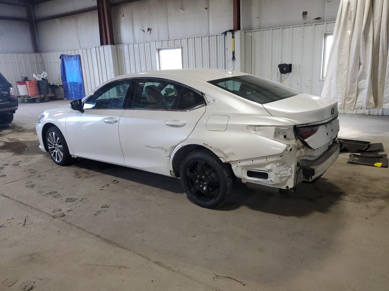 2019 LEXUS Es