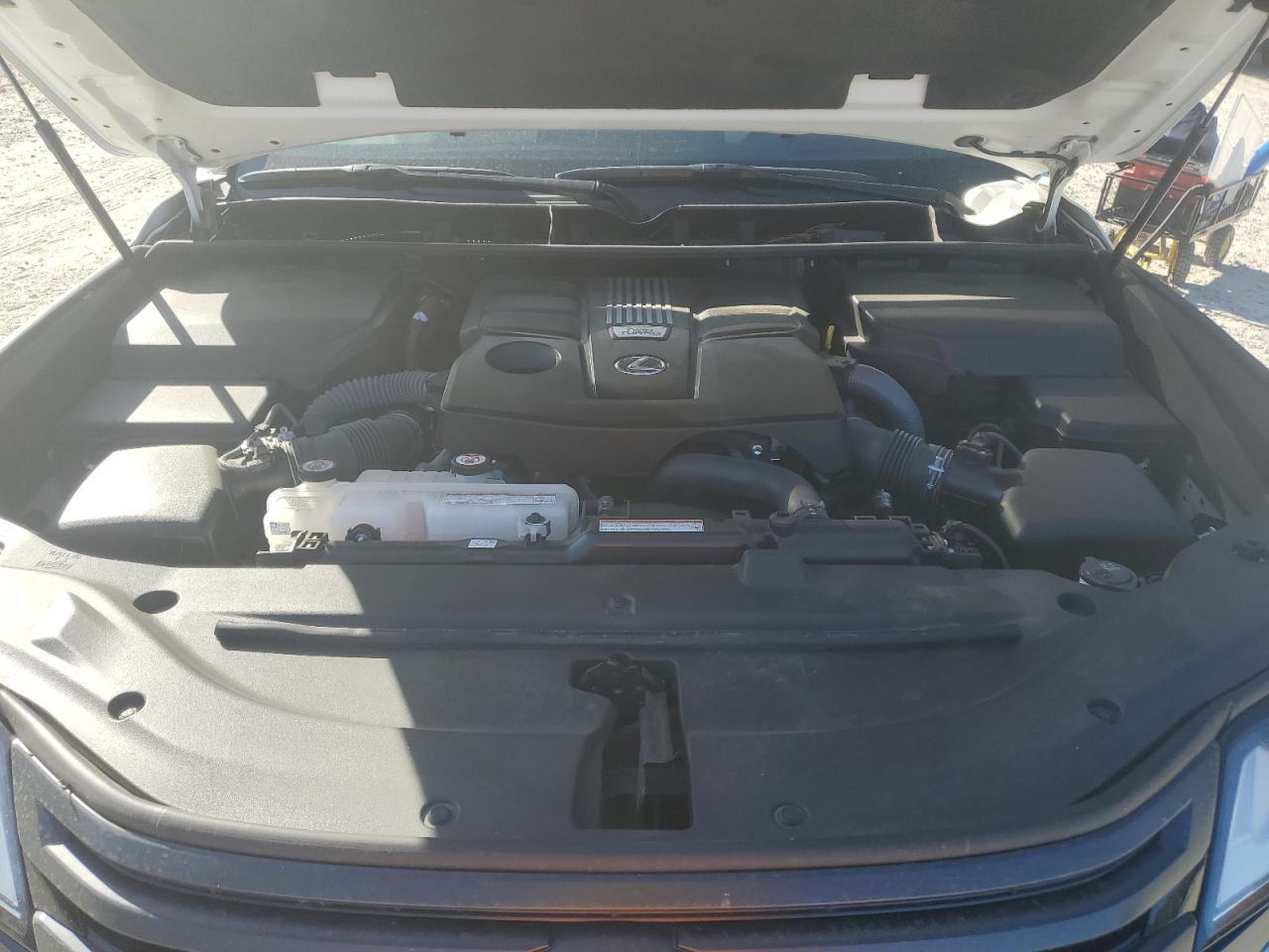 2024 LEXUS LX 600