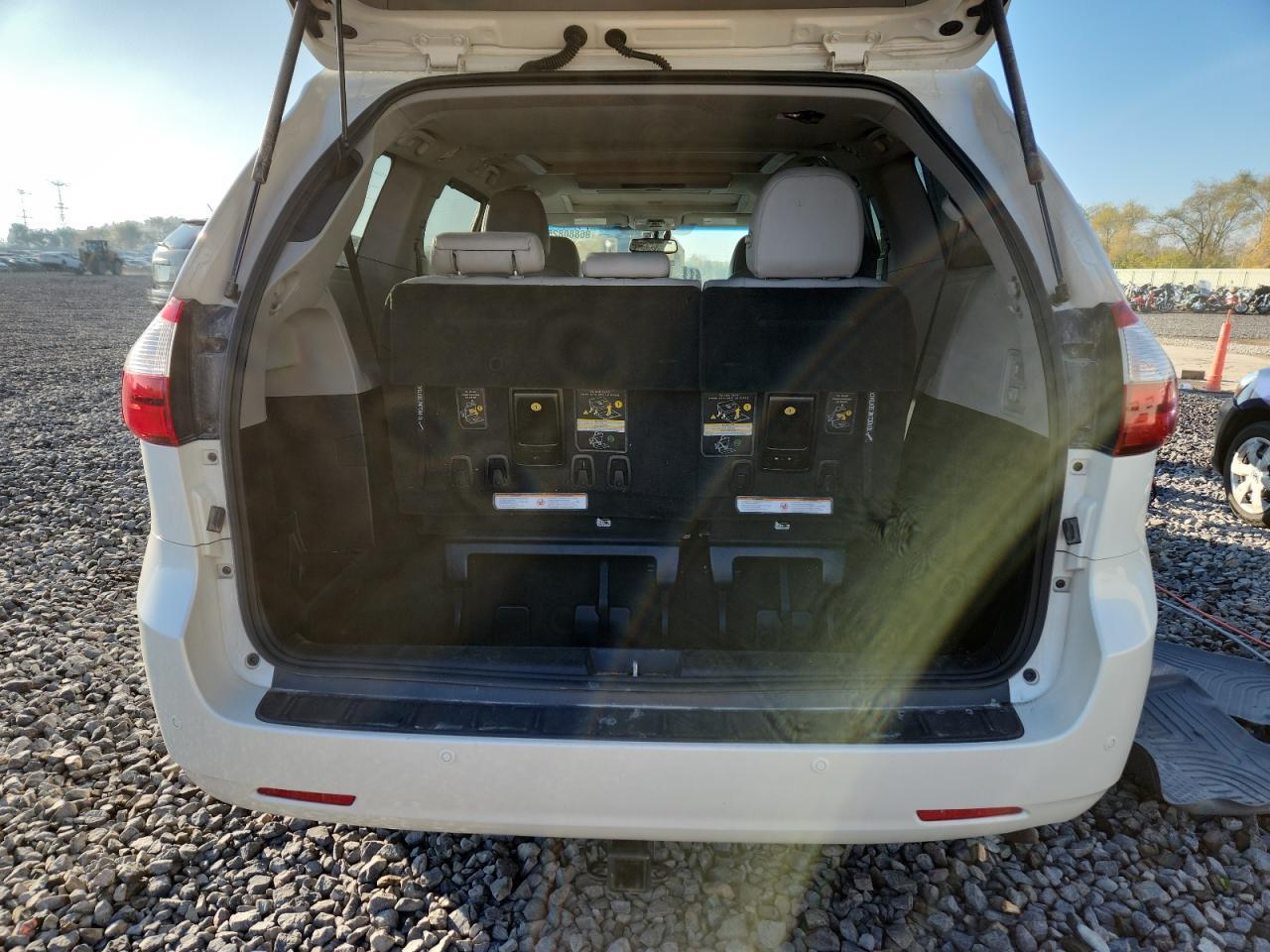 2015 TOYOTA SIENNA