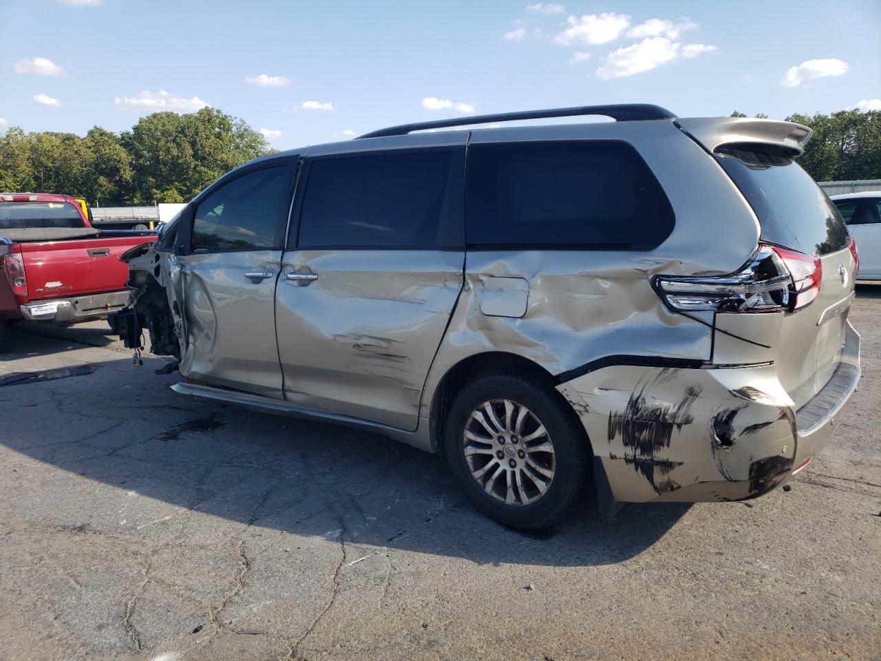 2015 TOYOTA SIENNA