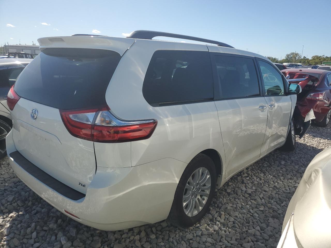 2017 TOYOTA SIENNA