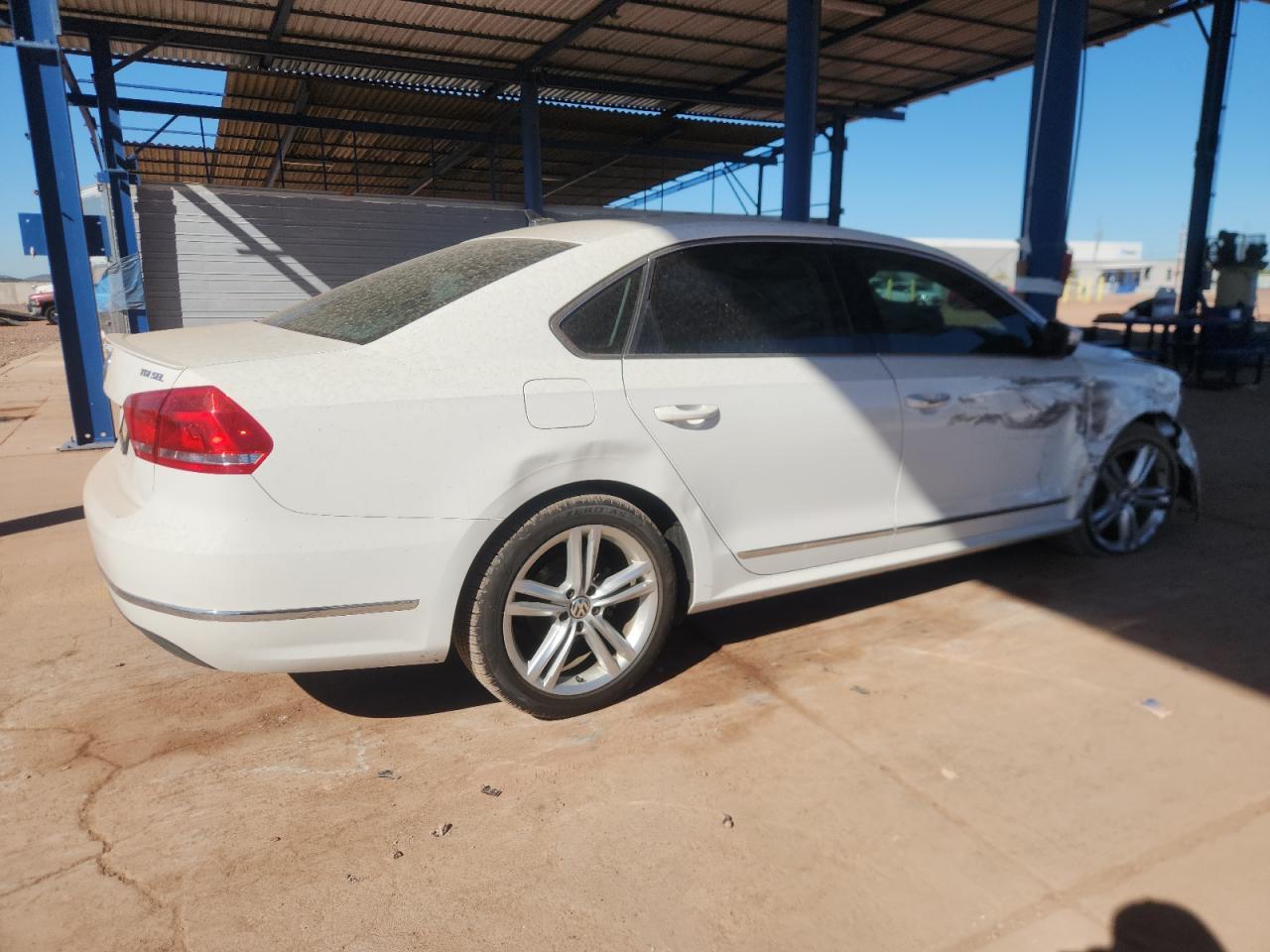 2015 VOLKSWAGEN Passat