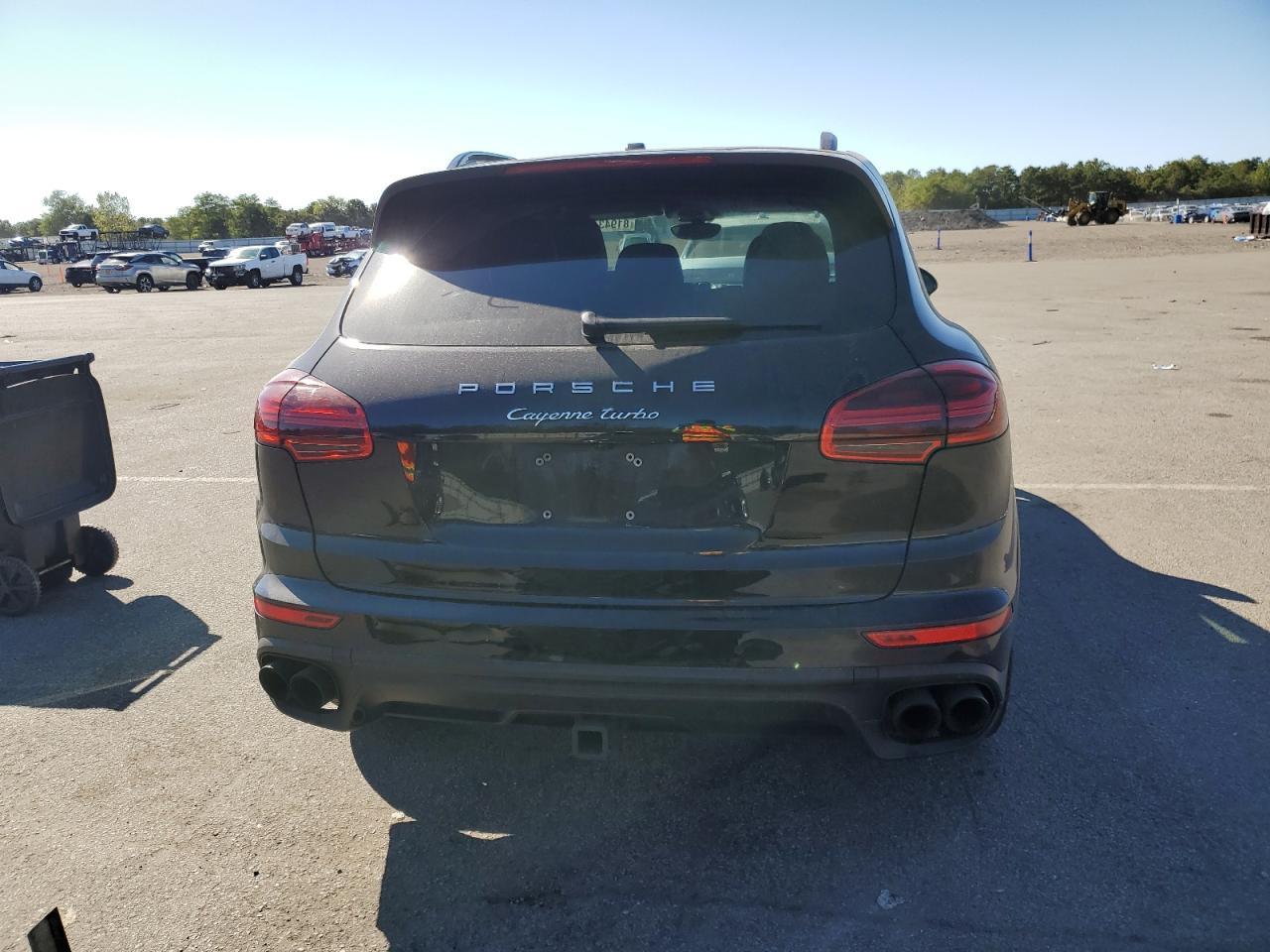 2017 PORSCHE CAYENNE