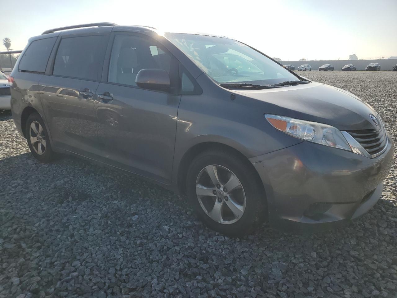 2014 TOYOTA SIENNA