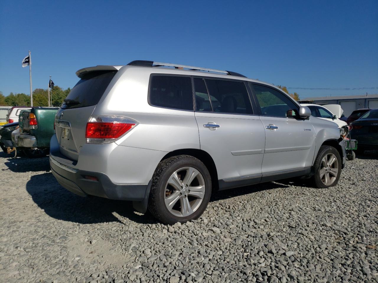 2013 TOYOTA HIGHLANDER