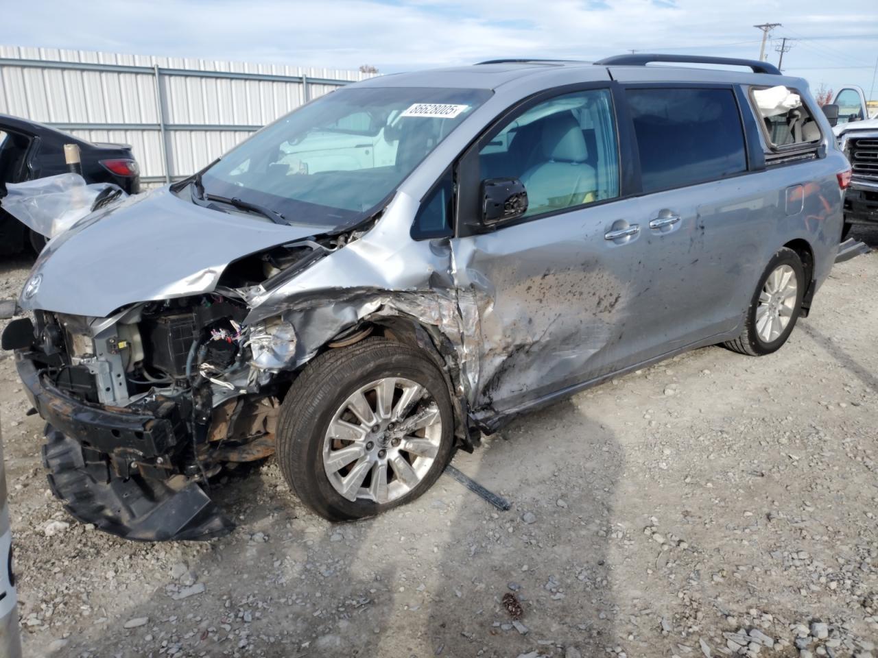 2015 TOYOTA SIENNA