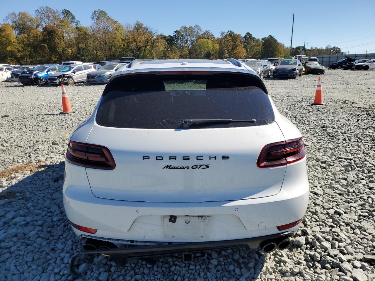 2017 PORSCHE Macan