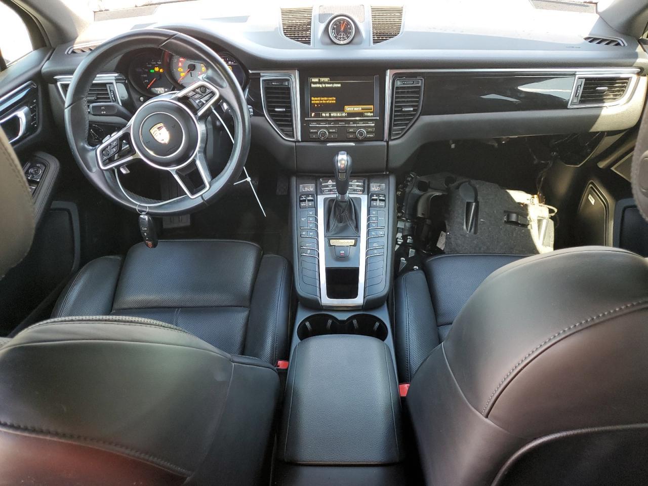2016 PORSCHE Macan