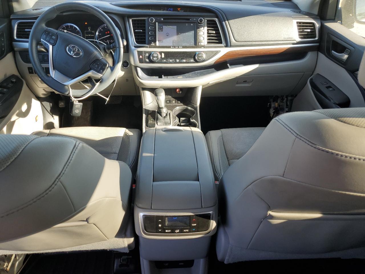 2016 TOYOTA HIGHLANDER