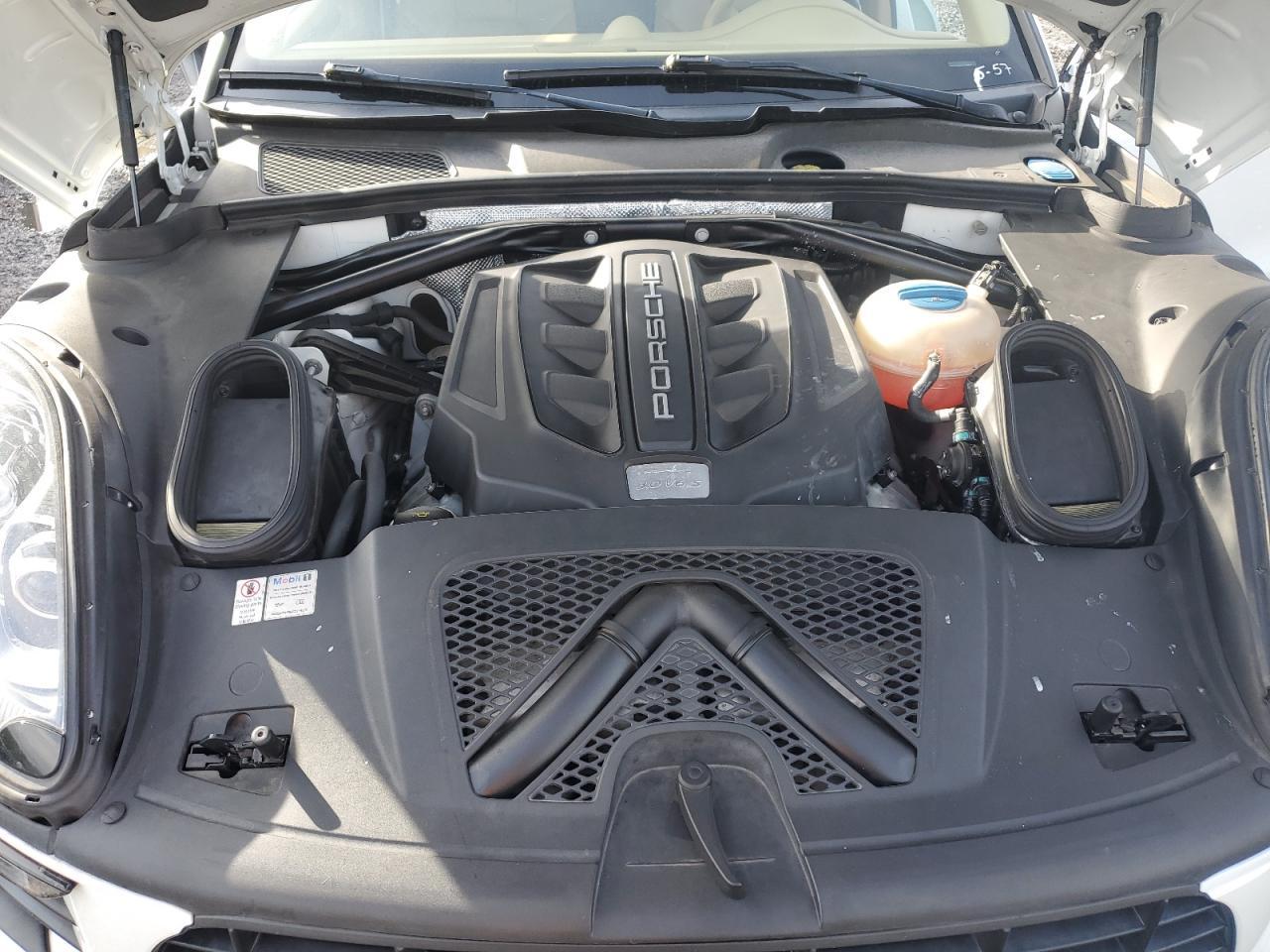 2015 PORSCHE Macan
