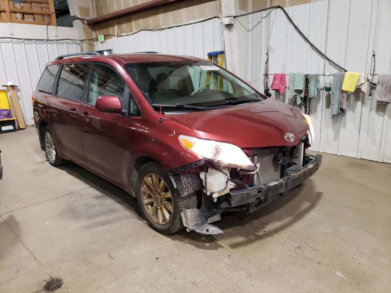 2011 TOYOTA SIENNA