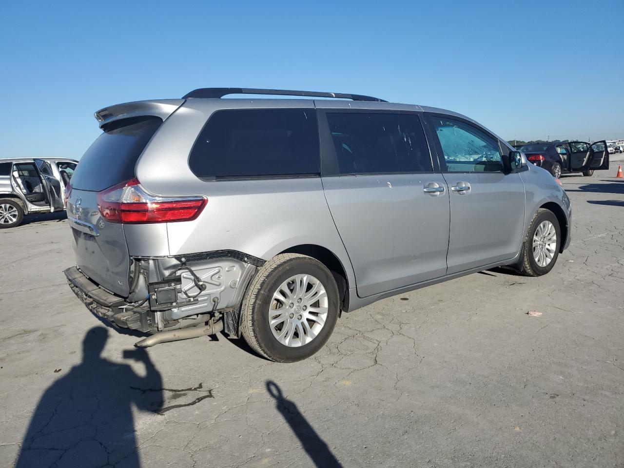 2017 TOYOTA SIENNA