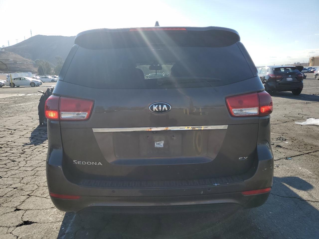 2016 KIA SEDONA