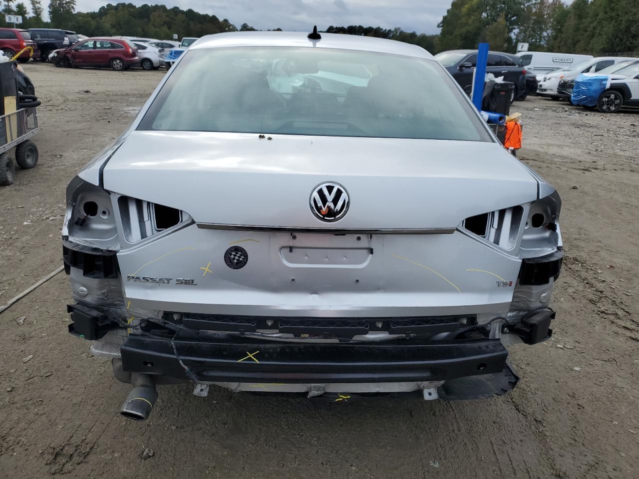 2017 VOLKSWAGEN Passat