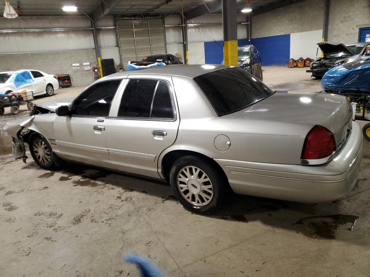 2004 FORD Crown Victoria