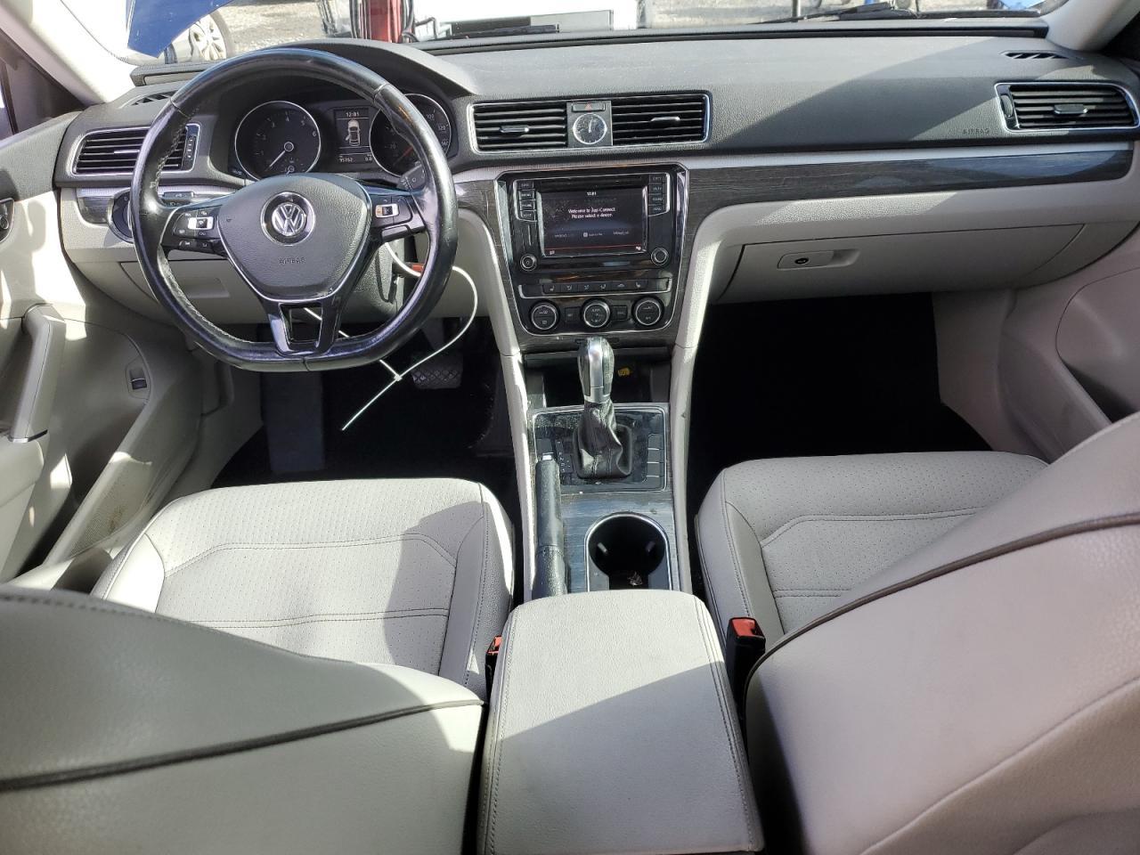 2016 VOLKSWAGEN Passat