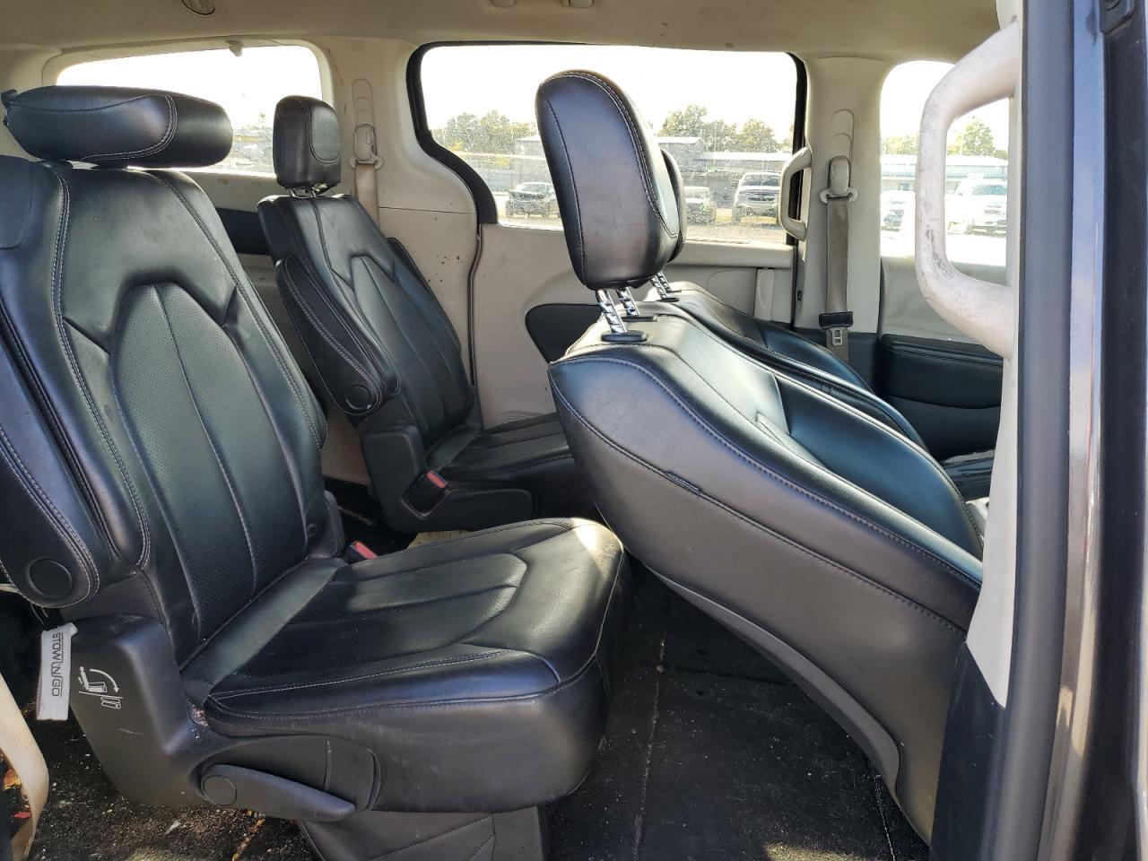 2020 CHRYSLER Voyager