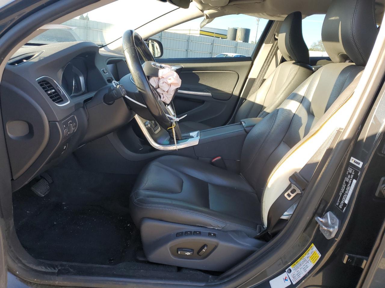 2015 VOLVO S60