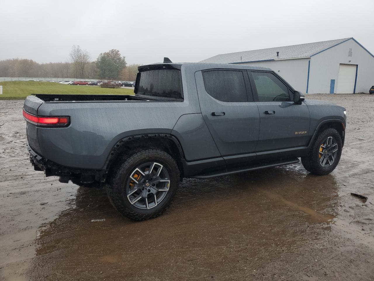 2022 RIVIAN R1t