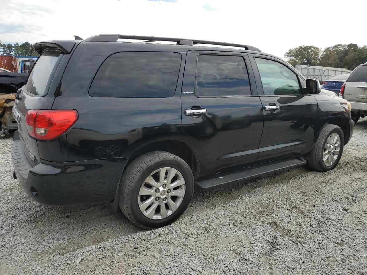 2011 TOYOTA Sequoia