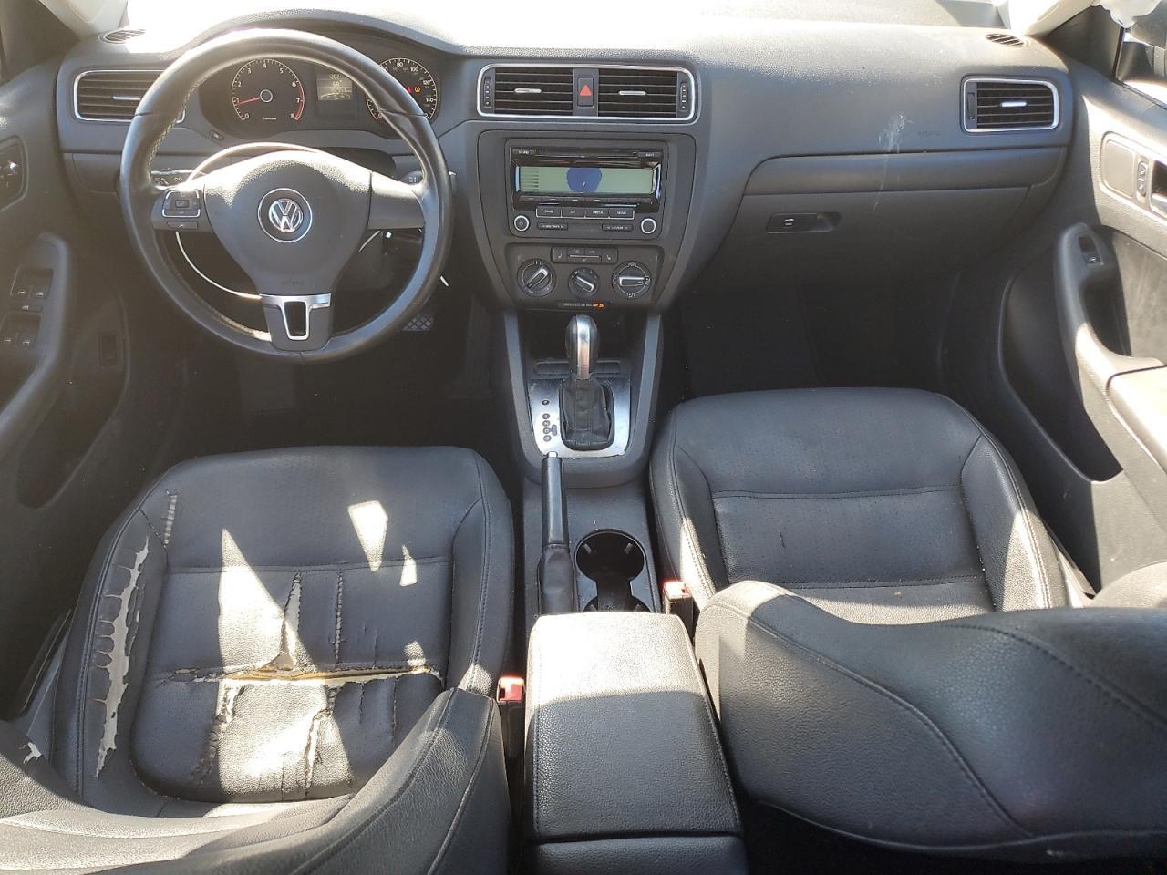 2011 VOLKSWAGEN JETTA