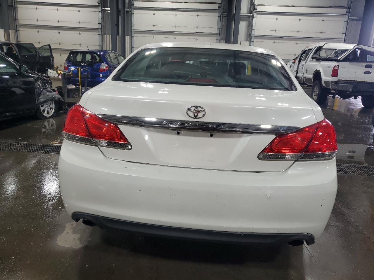 2012 TOYOTA Avalon