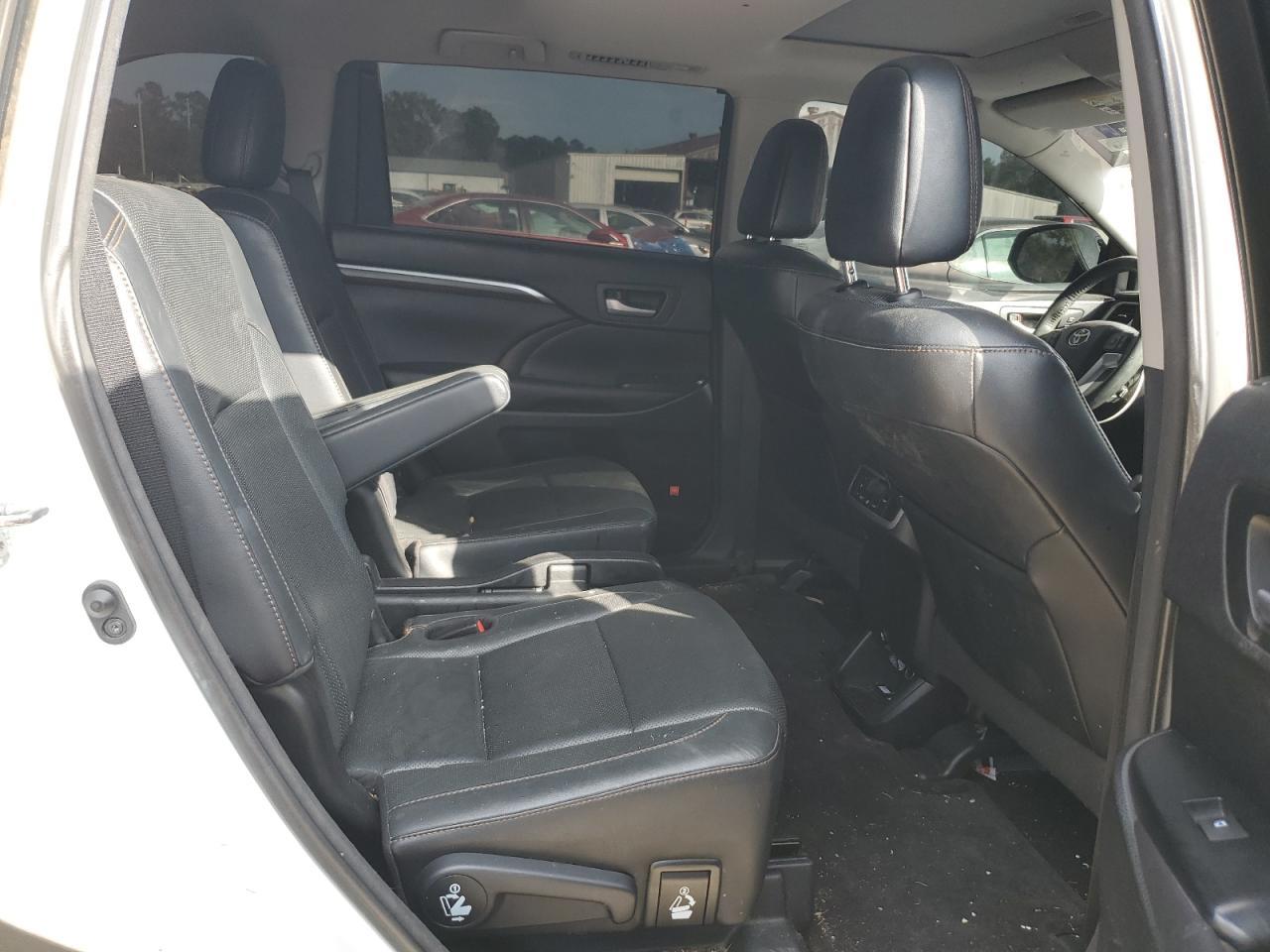 2016 TOYOTA HIGHLANDER