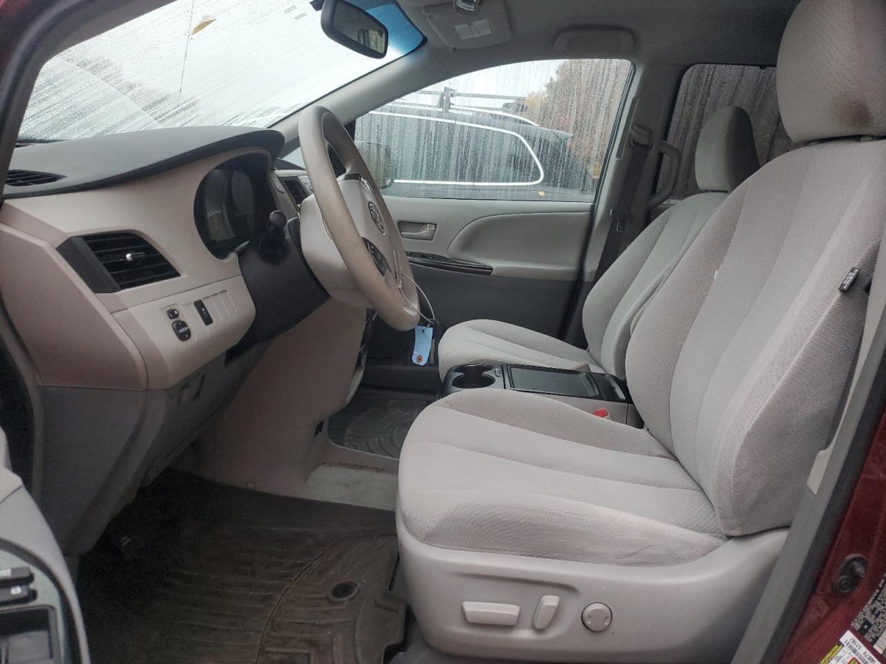 2013 TOYOTA SIENNA