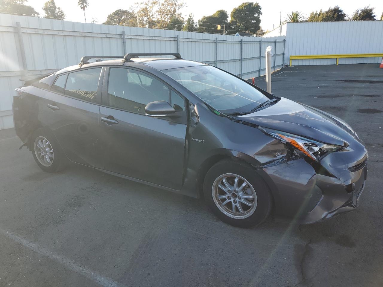 2016 TOYOTA PRIUS