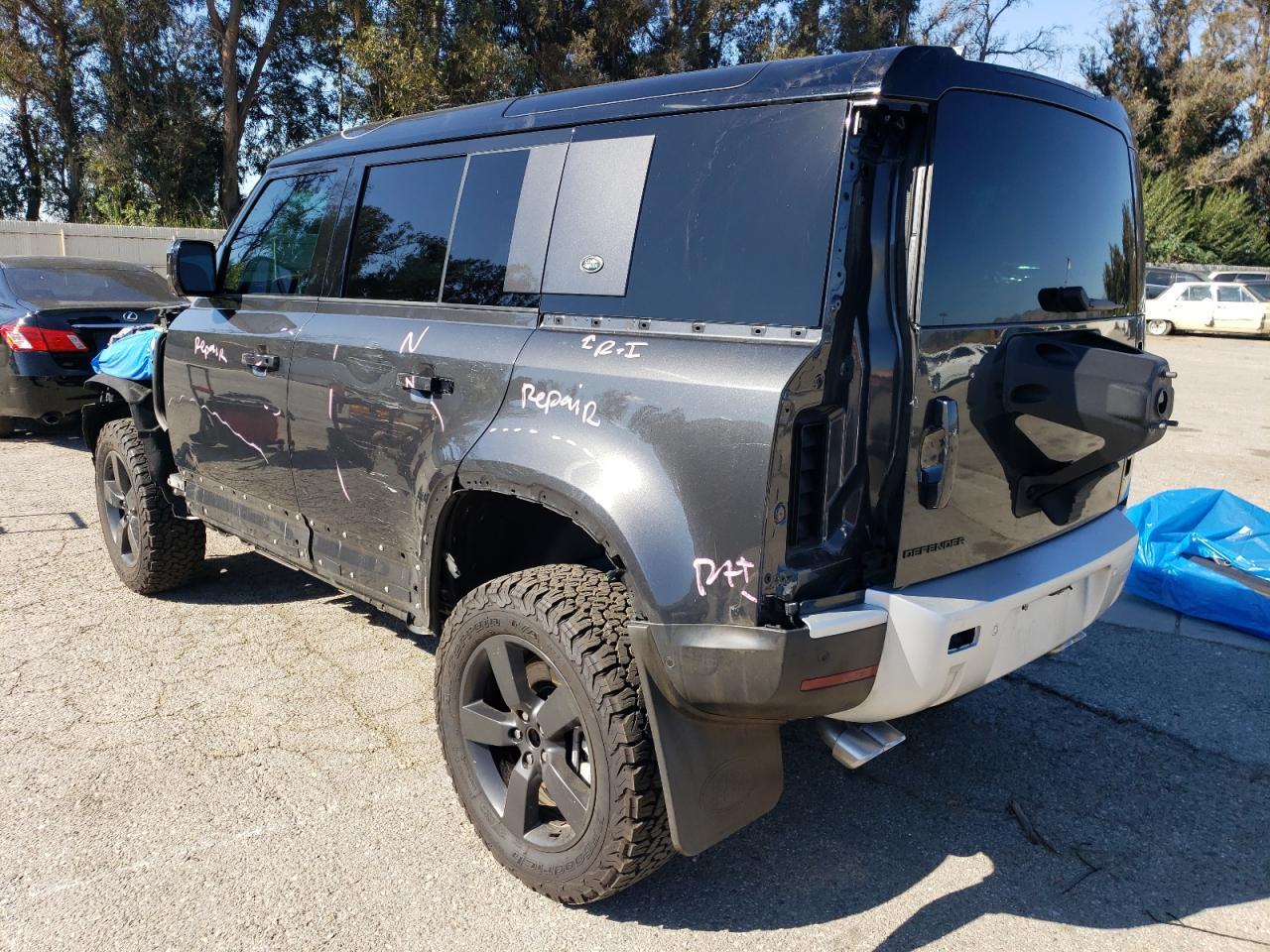 2024 LAND ROVER Defender