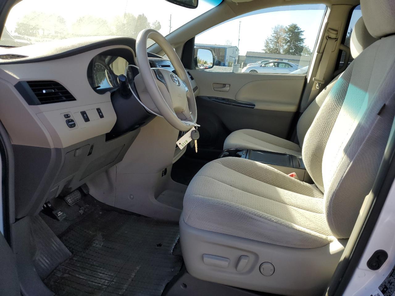2013 TOYOTA SIENNA