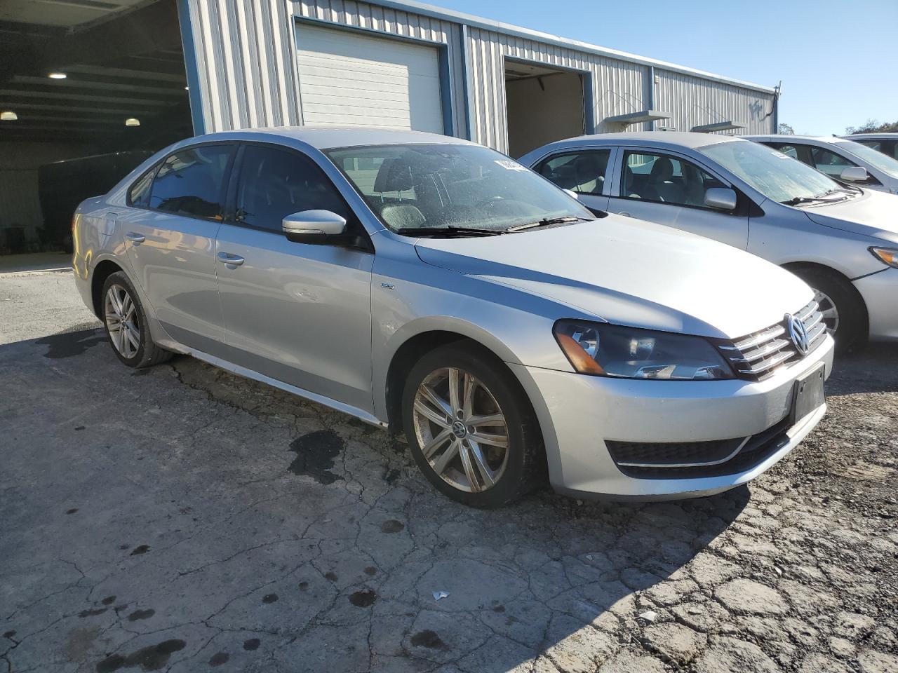 2015 VOLKSWAGEN Passat