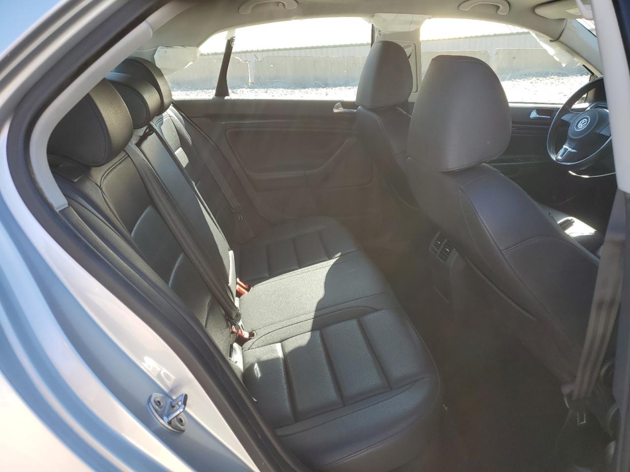 2010 VOLKSWAGEN JETTA