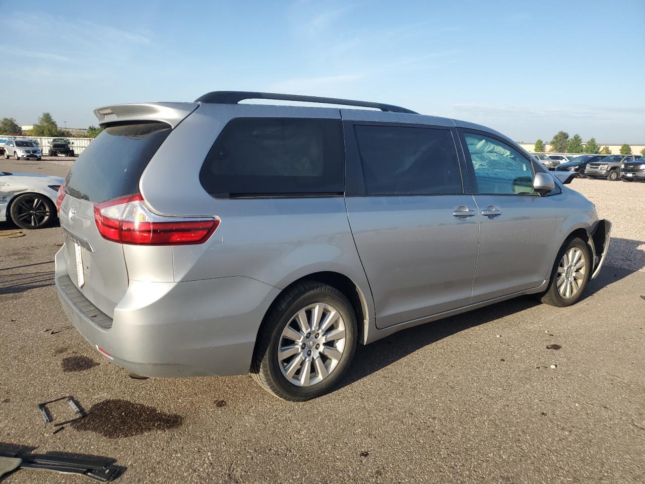 2015 TOYOTA SIENNA