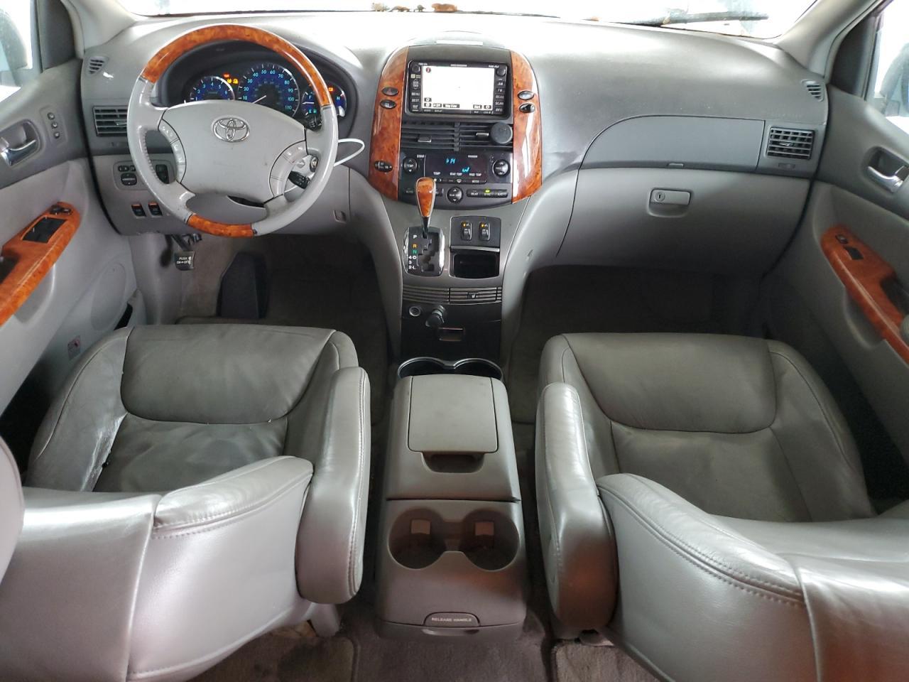 2006 TOYOTA SIENNA