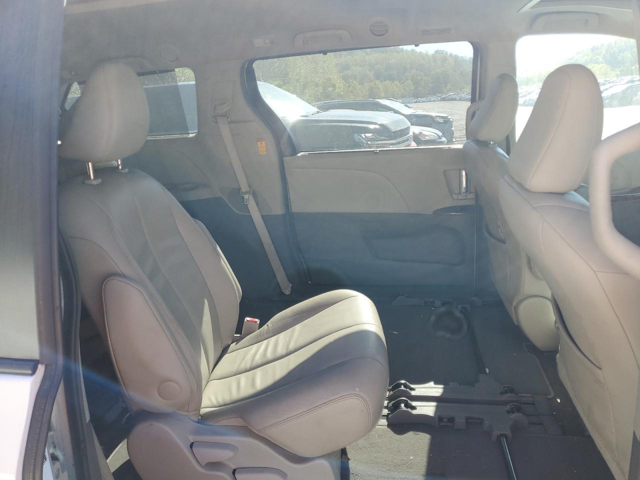 2014 TOYOTA SIENNA