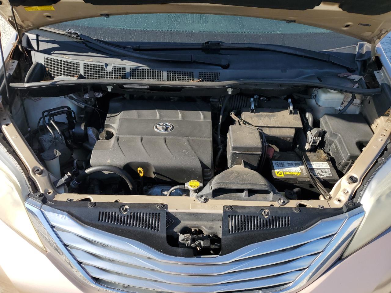 2012 TOYOTA SIENNA