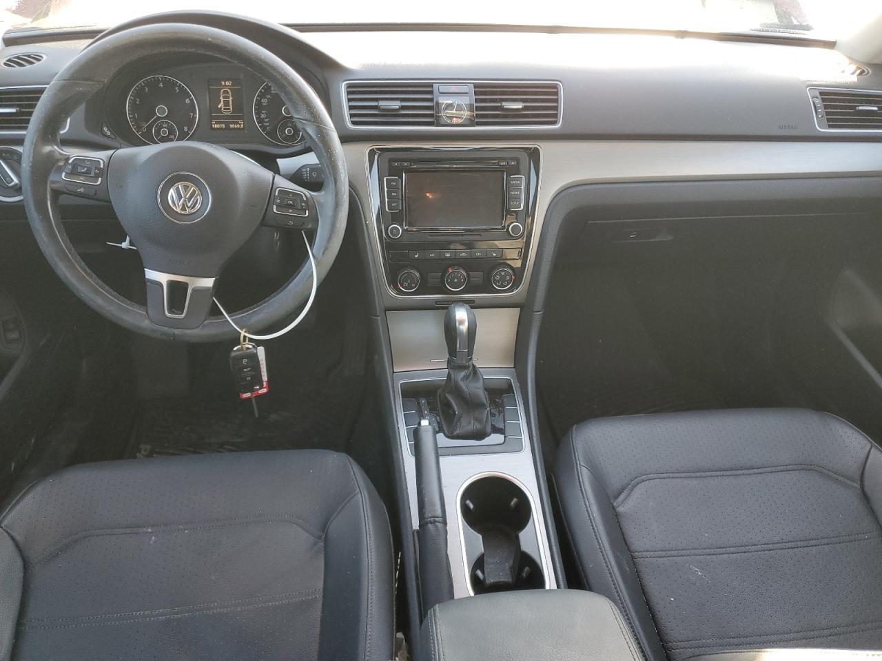 2015 VOLKSWAGEN Passat
