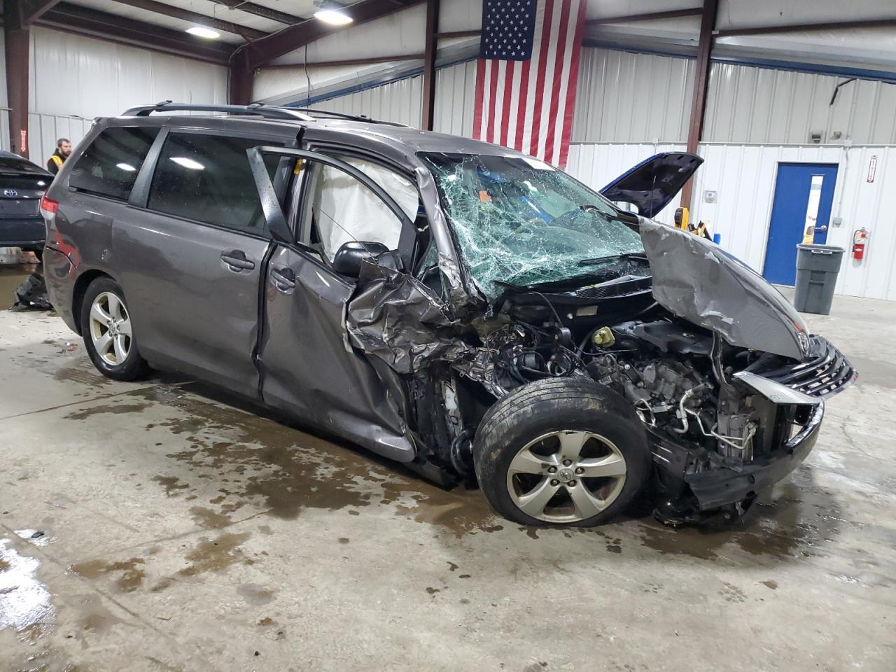 2013 TOYOTA SIENNA